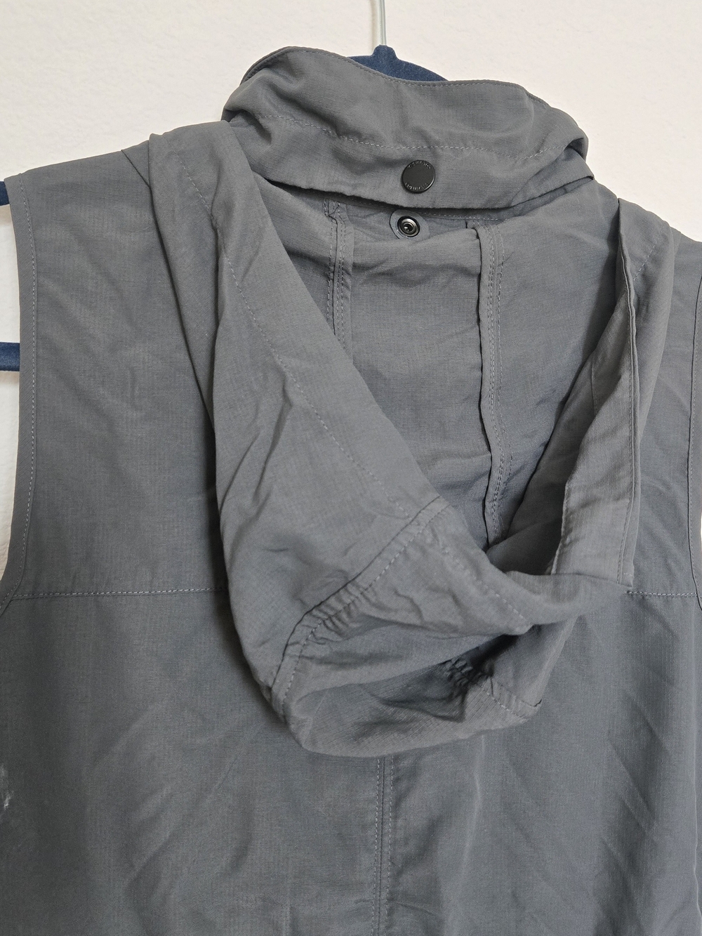 Columbia Gray Lightweight Hooded Utility Vest SPF 50 - Picture 3 of 6